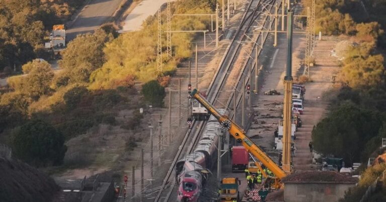Четверта аварія за тиждень: в Іспанії поїзд зіткнувся з краном