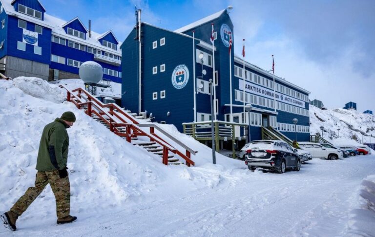 Данія і Швеція відправили військових в Гренландію на тлі погроз Трампа