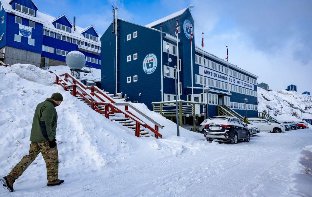 Данія і Швеція відправили військових в Гренландію на тлі погроз Трампа