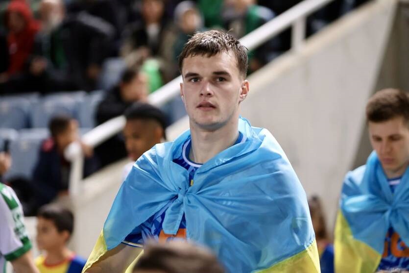 Динамо продовжило контракт з перспективним захисником