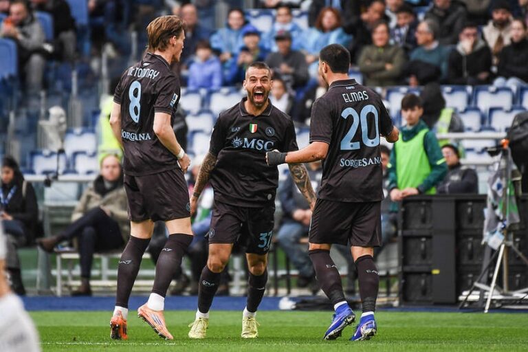 Емоційні італійці заробили три вилучення в матчі Наполі-Лаціо