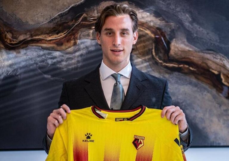 Гравець із дефібрилятором гратиме в Англії