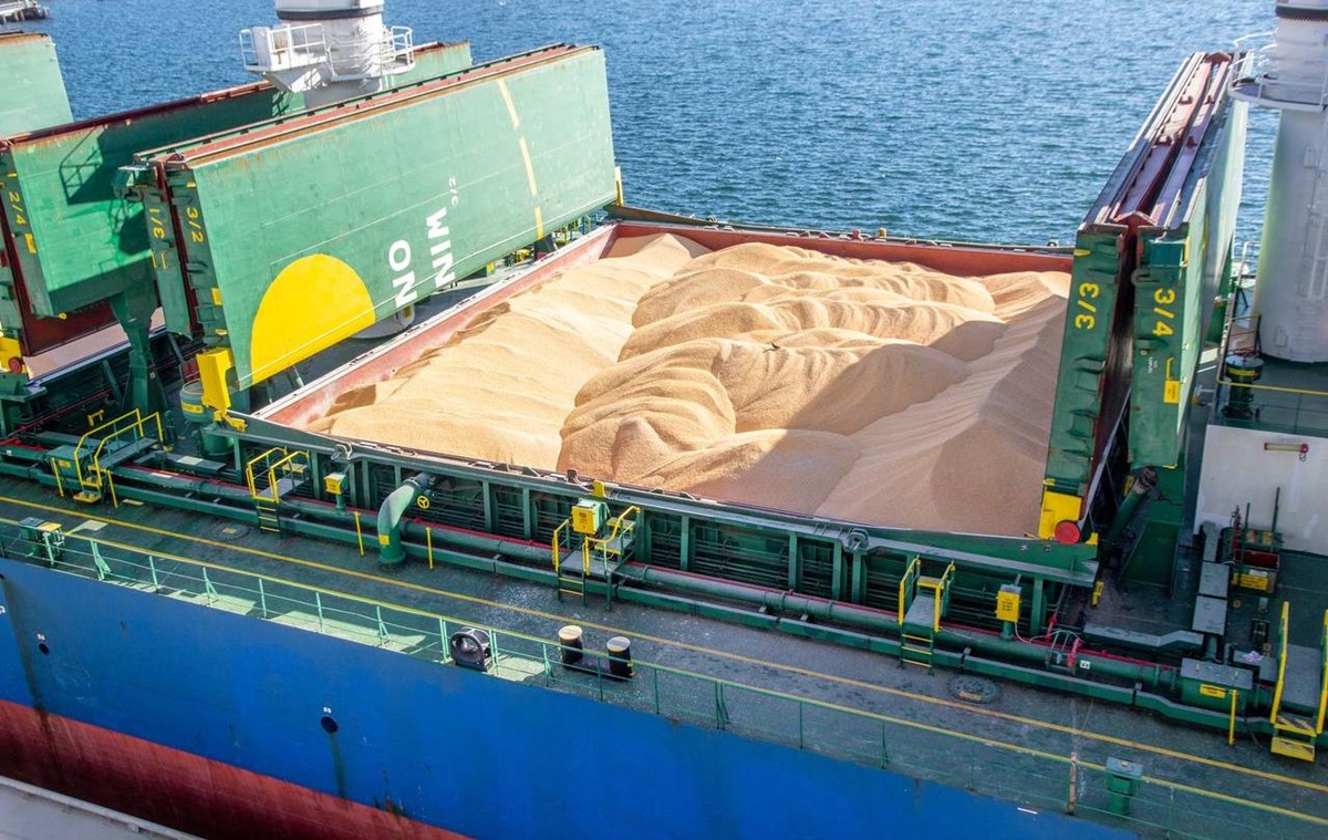 Морським коридором експортовано 100 млн тонн зерна – Кулеба