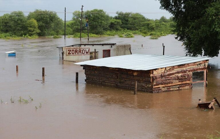 На півдні Африки понад 200 загиблих через повінь