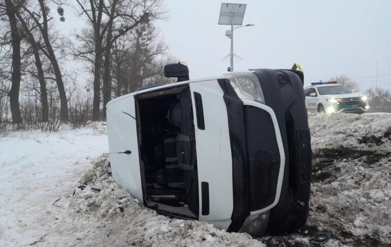 На Сумщині вісім постраждалих у ДТП з мікроавтобусом