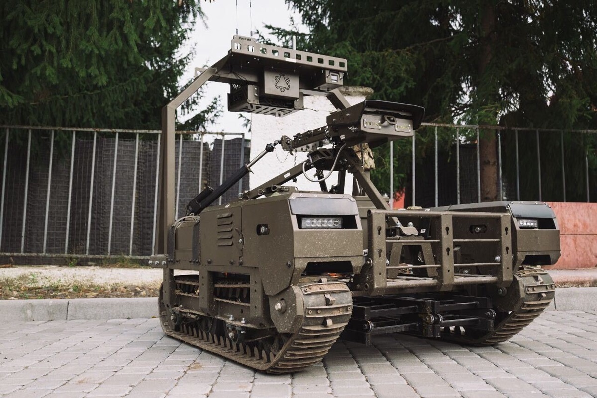 Наземний дрон взяв у полон трьох росіян