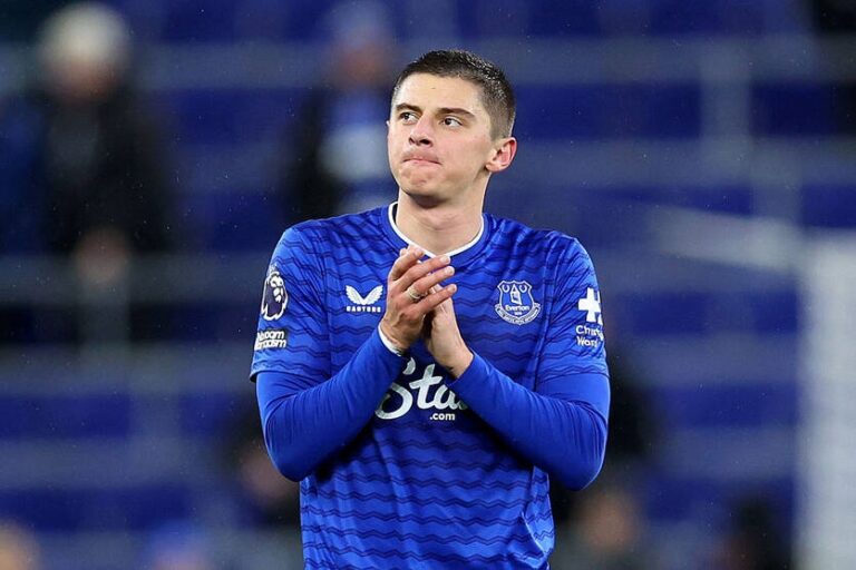 Низка німецьких клубів зацікавлені в Миколенку