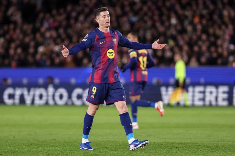 Оточення поляка стверджує: Левандовські може залишити Барселону