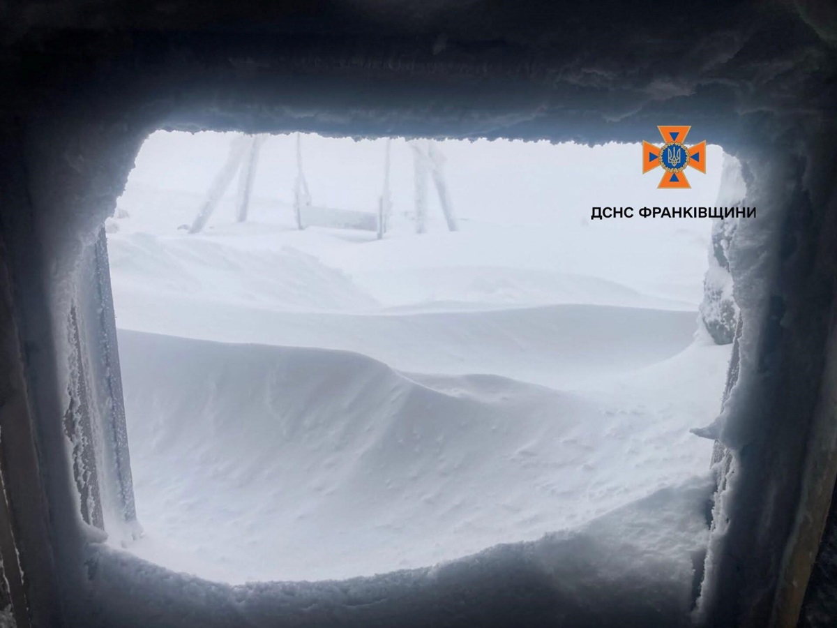 Перемети снігу понад метр: ДСНС застерігає від походів у високогір’я