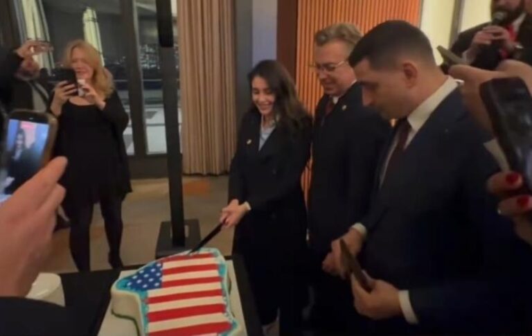 Республіканцям у Вашингтоні подали трот у формі Гренландії