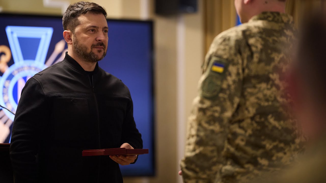 Володимир Зеленський привітав службовців Зовнішньої розвідки з професійним днем