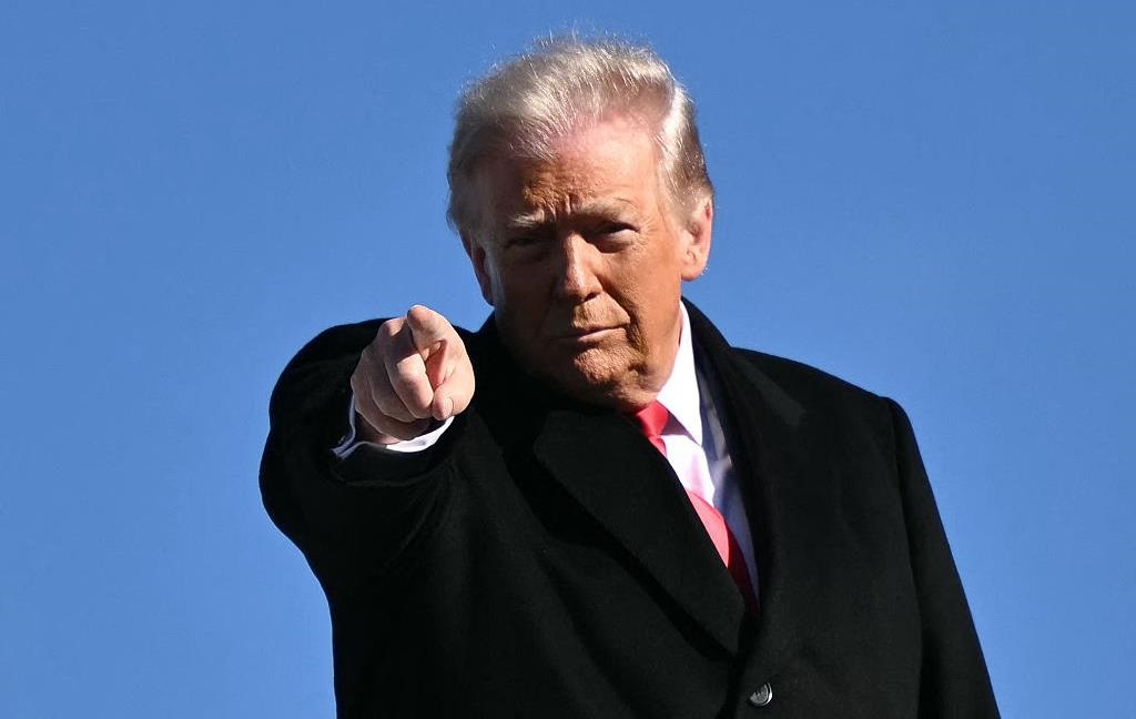 Трамп вимагає від Данії “забиратися з Гренландії”