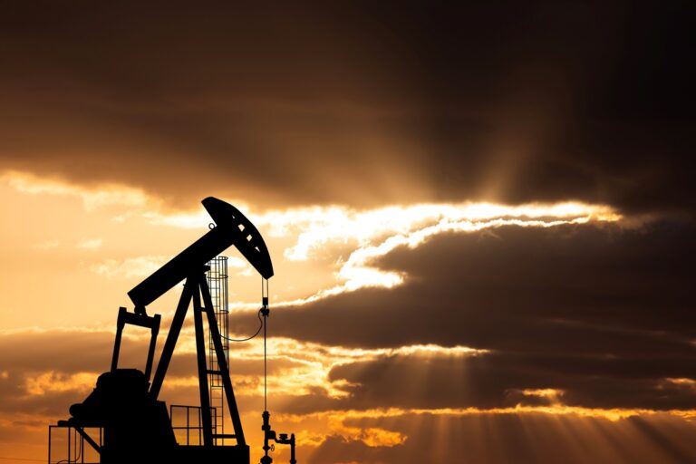 Ціни на нафту почали зростати після рекордного падіння – ЗМІ