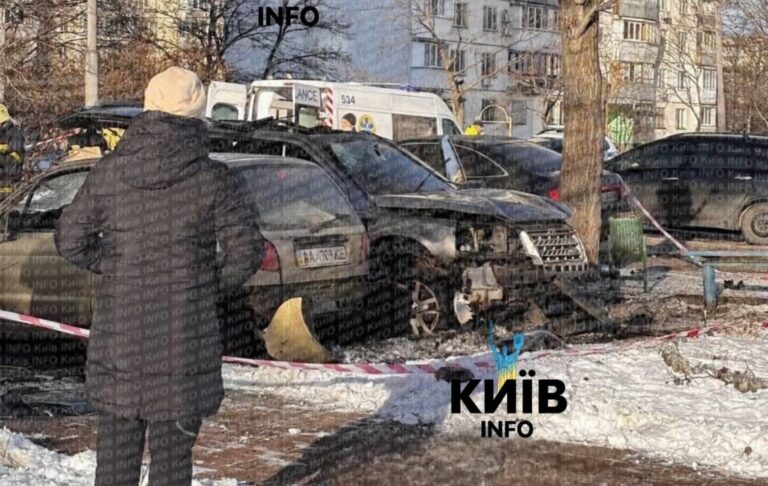 У Києві вибухнув позашляховик, є постраждалі