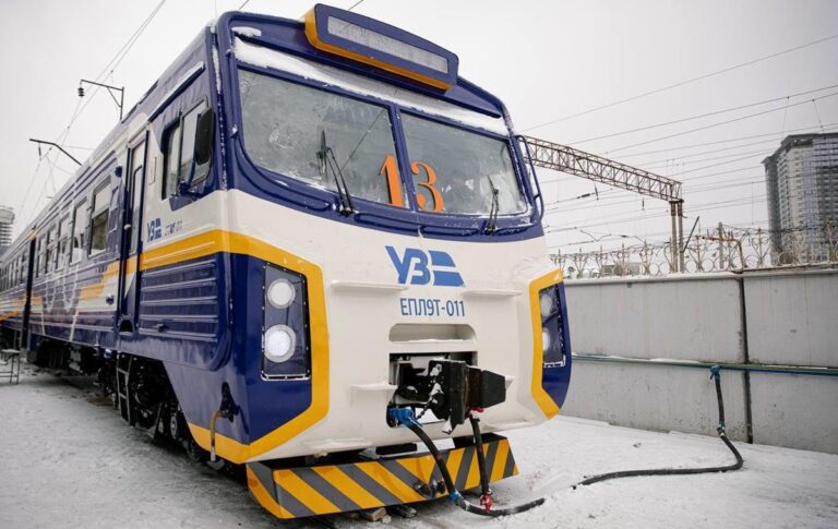 Укрзалізниця через непогоду відправила кілька поїздів з затримками