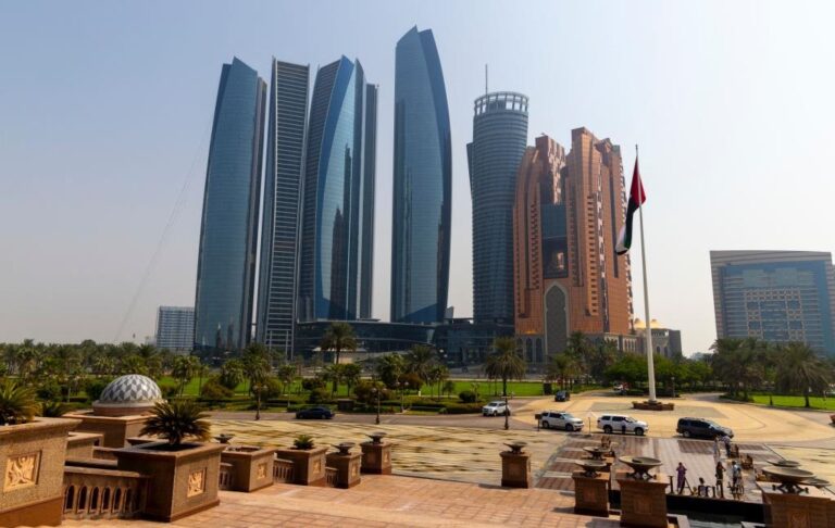 В Абу-Дабі почалися тристоронні переговори – ЗМІ