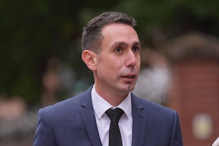 В Англії рефері, який нахамив Клоппу, попався на кокаїні та любові до дітей