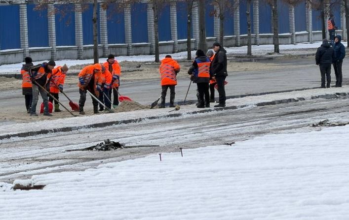 В Дніпрі на дорогах 300 тонн олії через атаку РФ