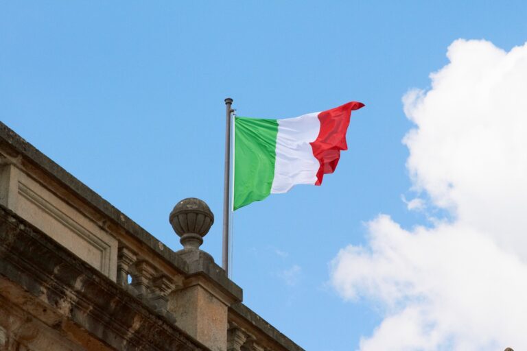 В Україну прибула перша партія енергетичного обладнання з Італії