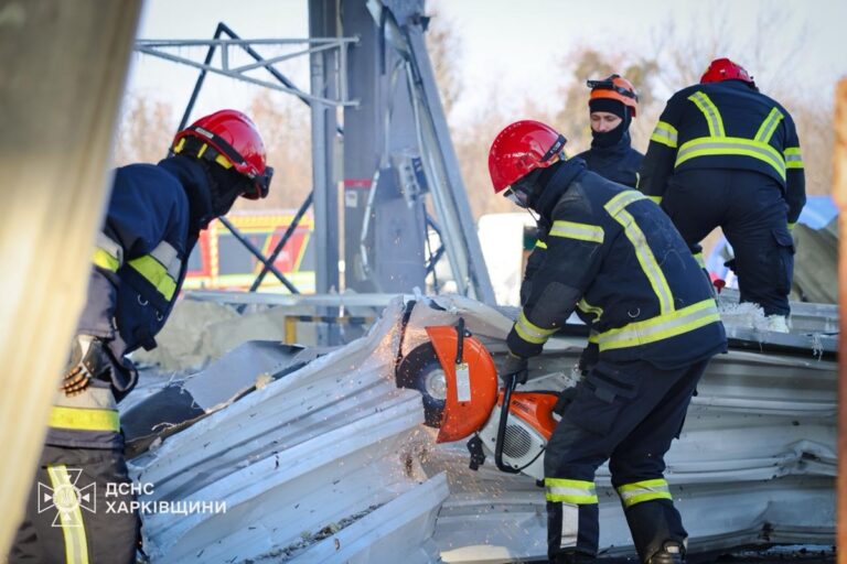 Завершено рятувальні роботи на терміналі Нової пошти під Харковом