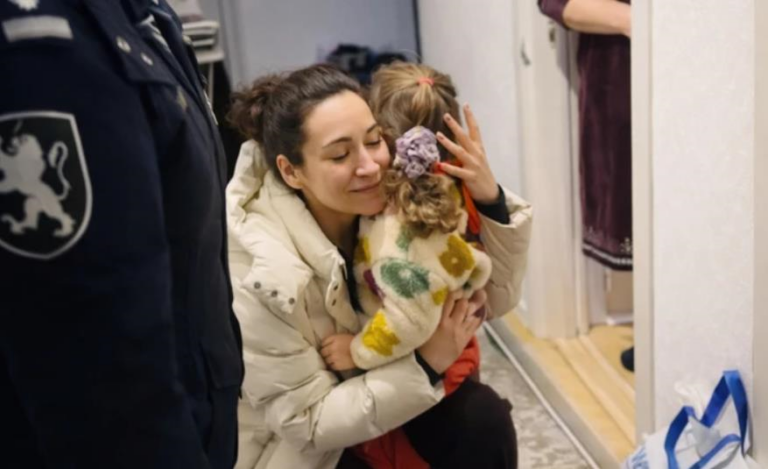 Батько викрав з майданчика: у Молдові знайшли 3-річну дівчинку з України