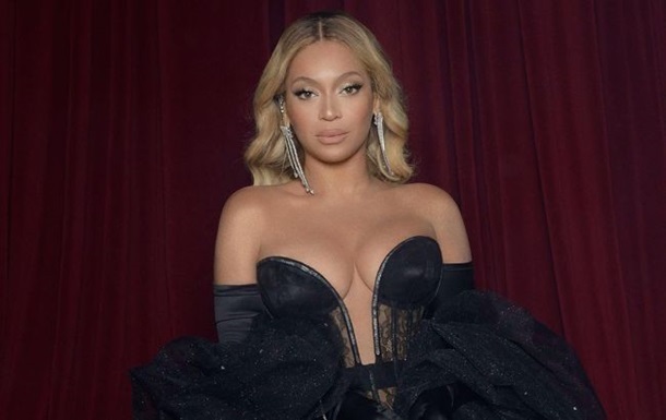 Бейонсе кардинально змінила імідж і обрізала довге кучеряве волосся