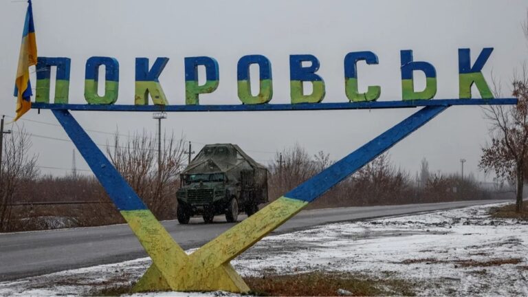 DeepState: РФ поглинає Мирноград і тисне на Покровськ