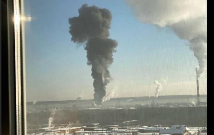 Дрони атакували НПЗ у РФ за 2000 км від України