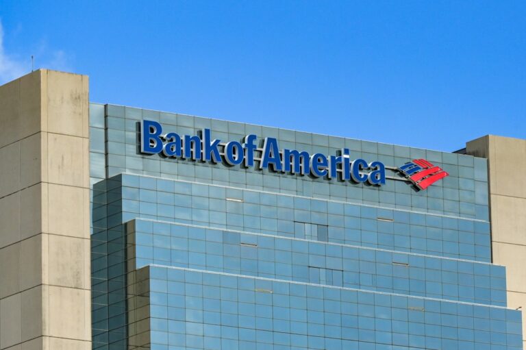Ексбанкір Bank of America визнав провину у відмиванні коштів на $8 млрд