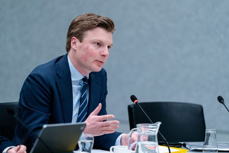 Нідерланди допоможуть Україні з тренуванням пілотів F-16