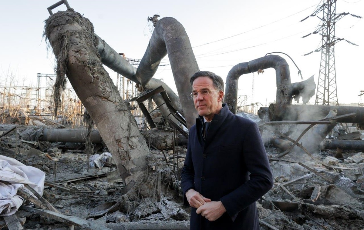 Рютте показали наслідки удару Росії по ТЕЦ в Києві