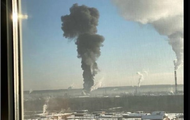 Ціни на бензин в Росії підскочили після нових ударів по НПЗ – ЗМІ