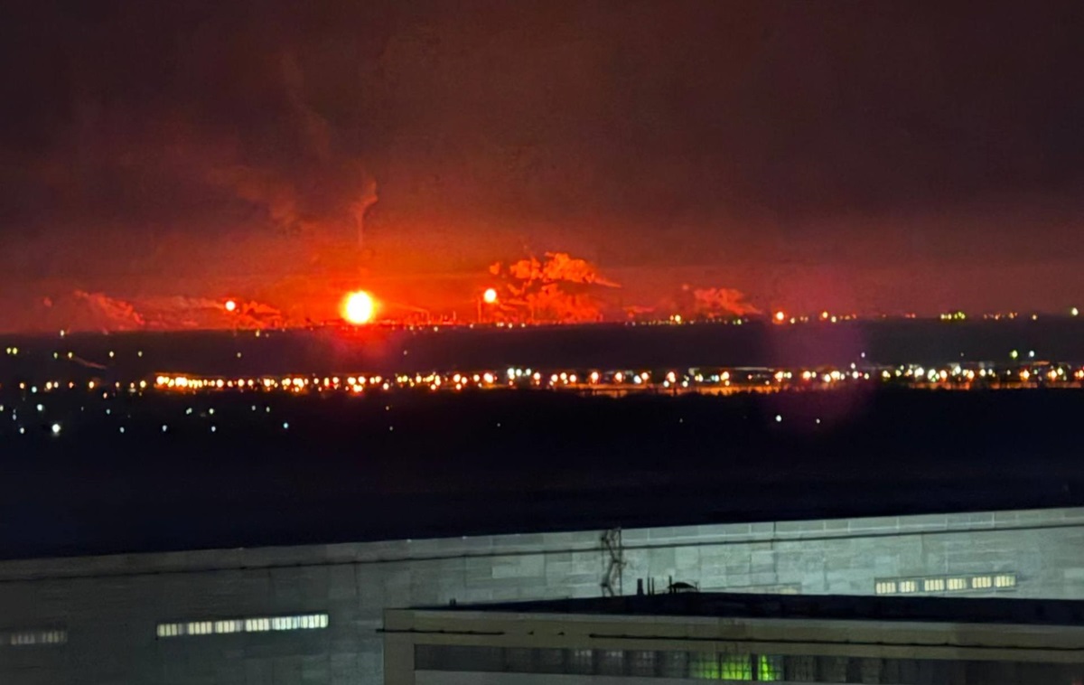 У Волгограді ефектно палає НПЗ