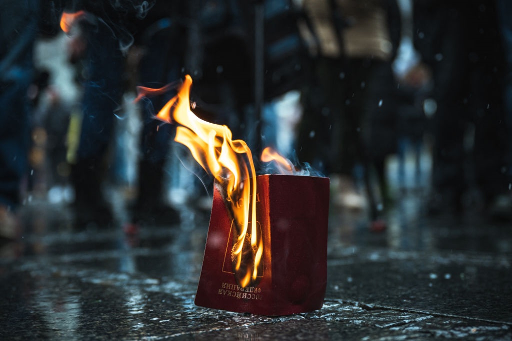 В Абхазії домоглися скасування видачі паспортів РФ