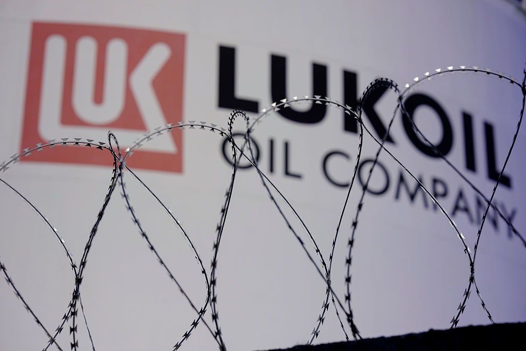 В Росії частково зняли заборону на експорт бензину