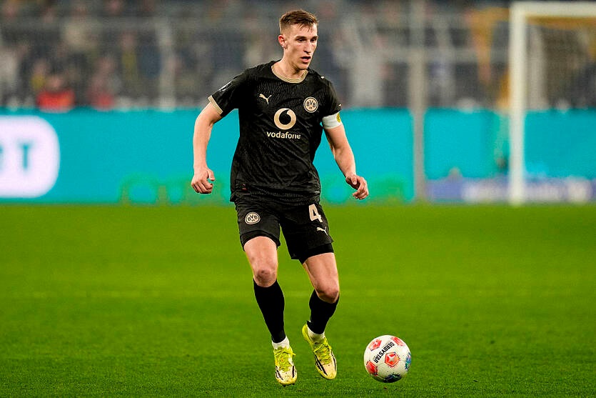 Боруссія вирішила питання контракту ключового захисника