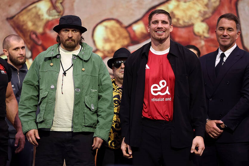 Верхувен висловив намір відібрати в Усика пояси