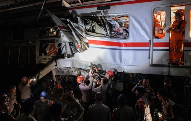 Залізнична катастрофа в Індонезії: кількість загиблих зросла до 14 людей