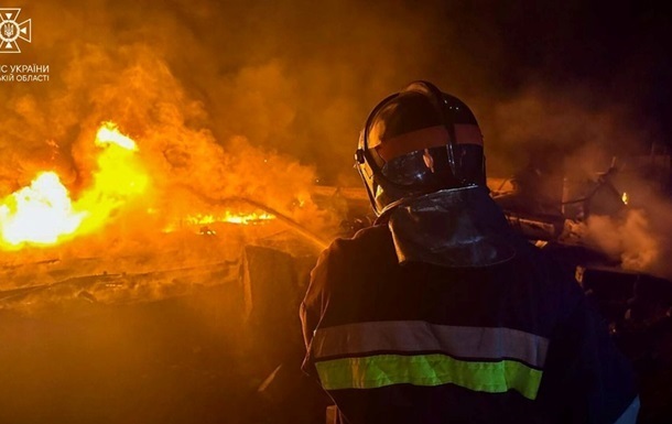 У Києві РФ влучила у висотки, під завалами люди